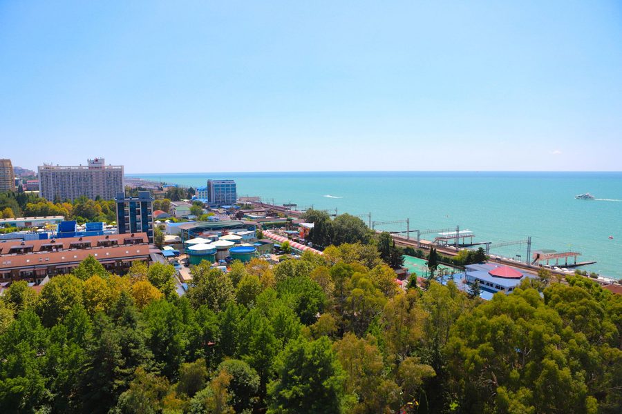 Вид на Чёрное море и парковую зону с балкона — фото 7